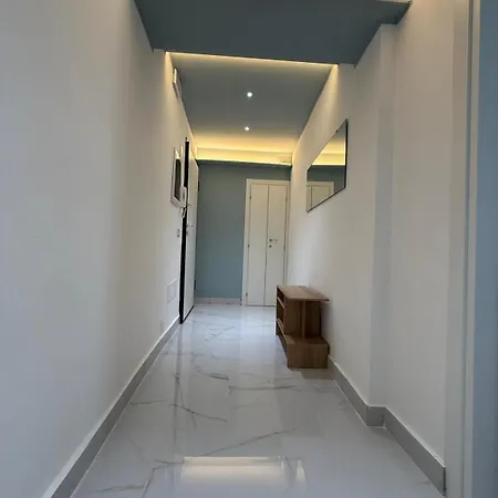 Umbrella House קטאניה
